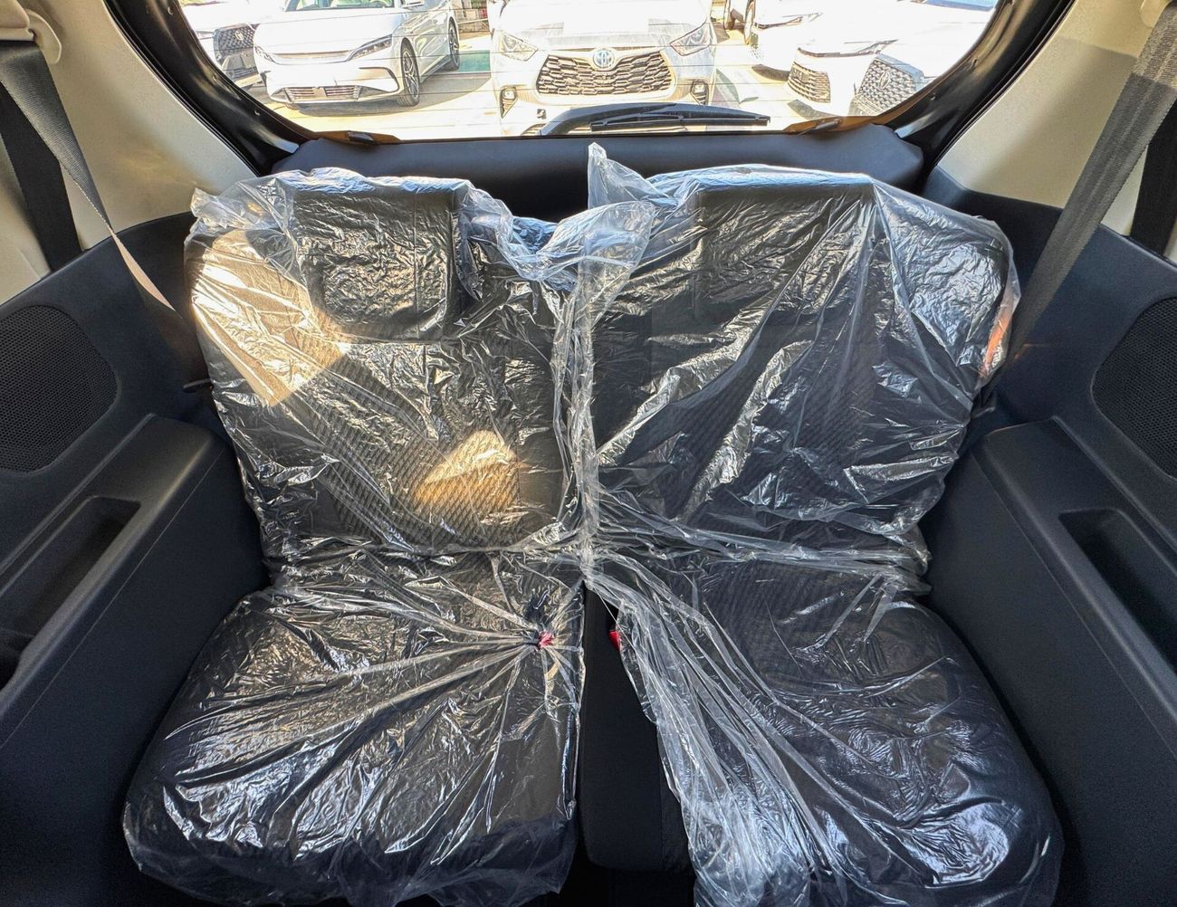 Toyota Rush G / 1.5L 4CY Petrol / 17" Rims / Push Start / DVD / Rear A/C  (CODE # 69050)