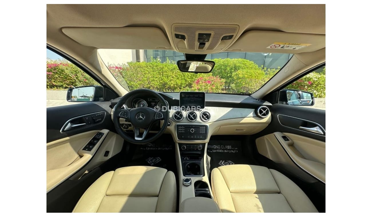 مرسيدس بنز GLA 250 Mercedes GLA250 AMG Panoramic  2016 GCC Full Options  Under Warranty