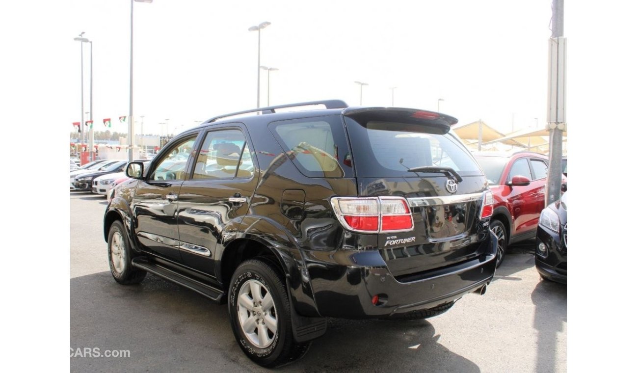 Toyota Fortuner ACCIDENTS FREE - GCC - CAR IS IN PERFECT CONDITION INSIDE OUT