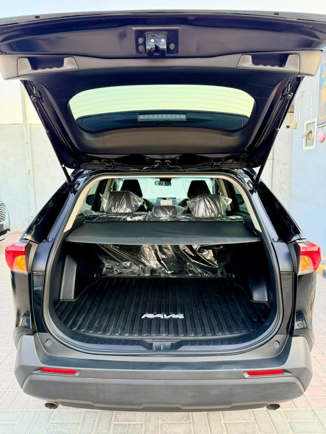 Toyota RAV4 2020 Toyota RAV4 LE 4x4 / AWD – Black   Mileage: 80,049  Engine: 2.5L 4-Cylinder Gasoline Horsepower