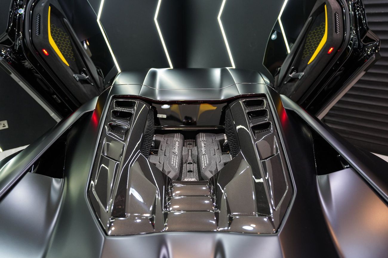 Lamborghini Revuelto 6.5L V12 Hybrid 2025 Lamborghini Revuelto, Hybrid V12, ADAS Package, Full Carbon, Dealer Warranty +