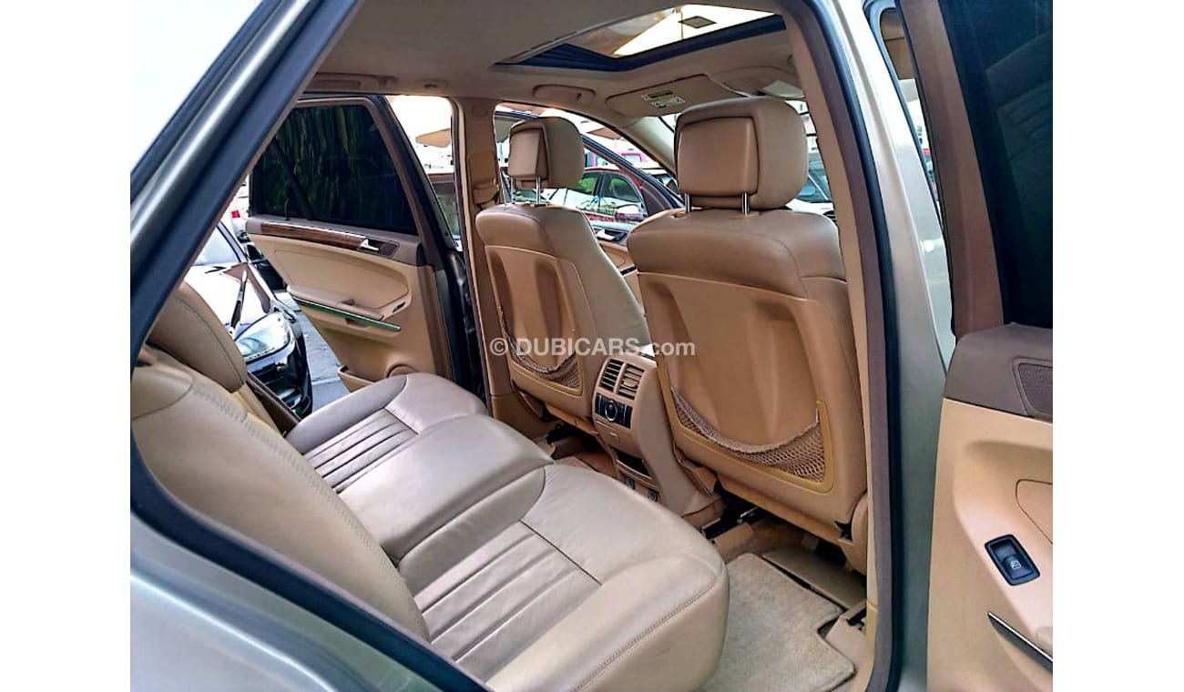 مرسيدس بنز ML 500 وارد موديل 2006 لون ذهبى رقم واحد فتحة جلد رنجات بحالة ممتازة لاتحتاج لأى مصاريف