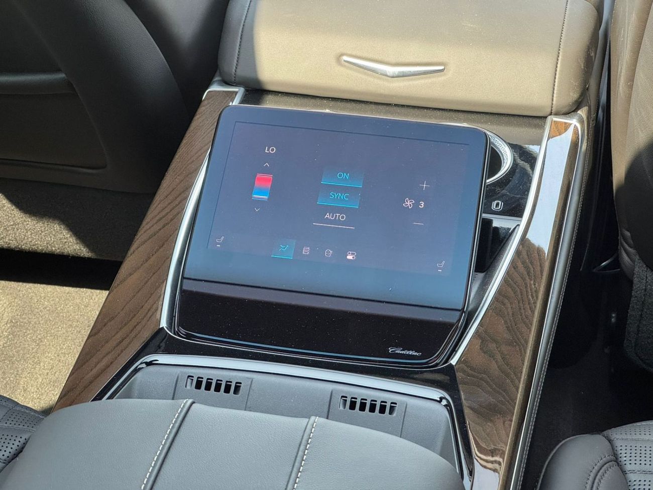 Cadillac Escalade 2025 Cadillac Escalade 6.2L V8 ESV Sport Platinum Executive Canadian Spec