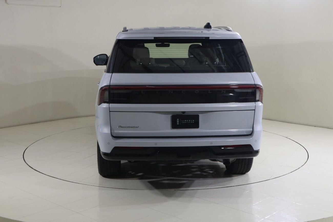 Lincoln Navigator Presidential 3.5L N1925 / AL TAYER MOTORS / AL QOUZ SHOWROOM