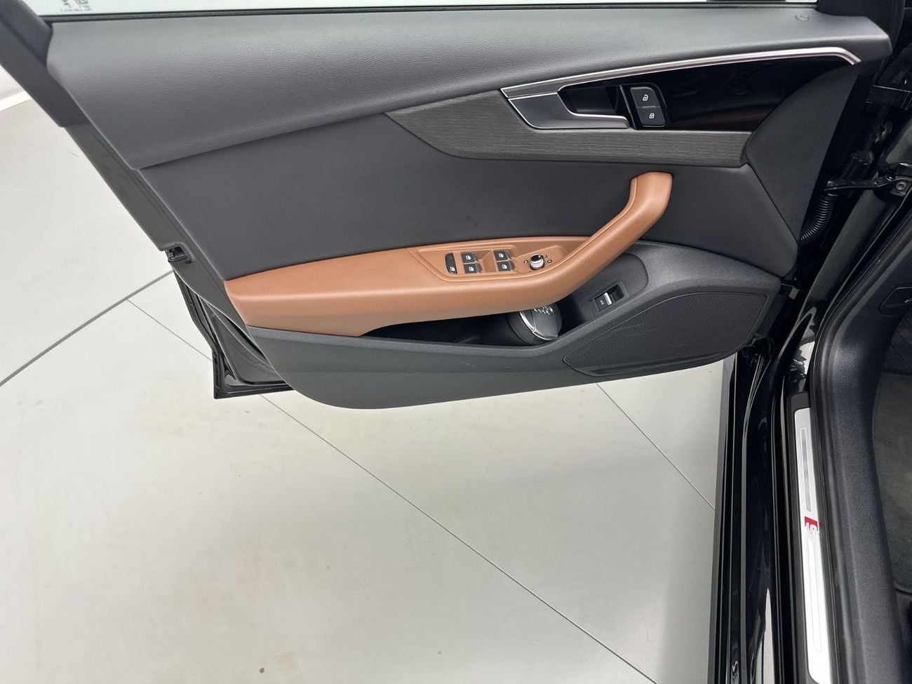 أودي A4 A4 Sedan S line 35 TFSI 150hp (Ref# 18816)