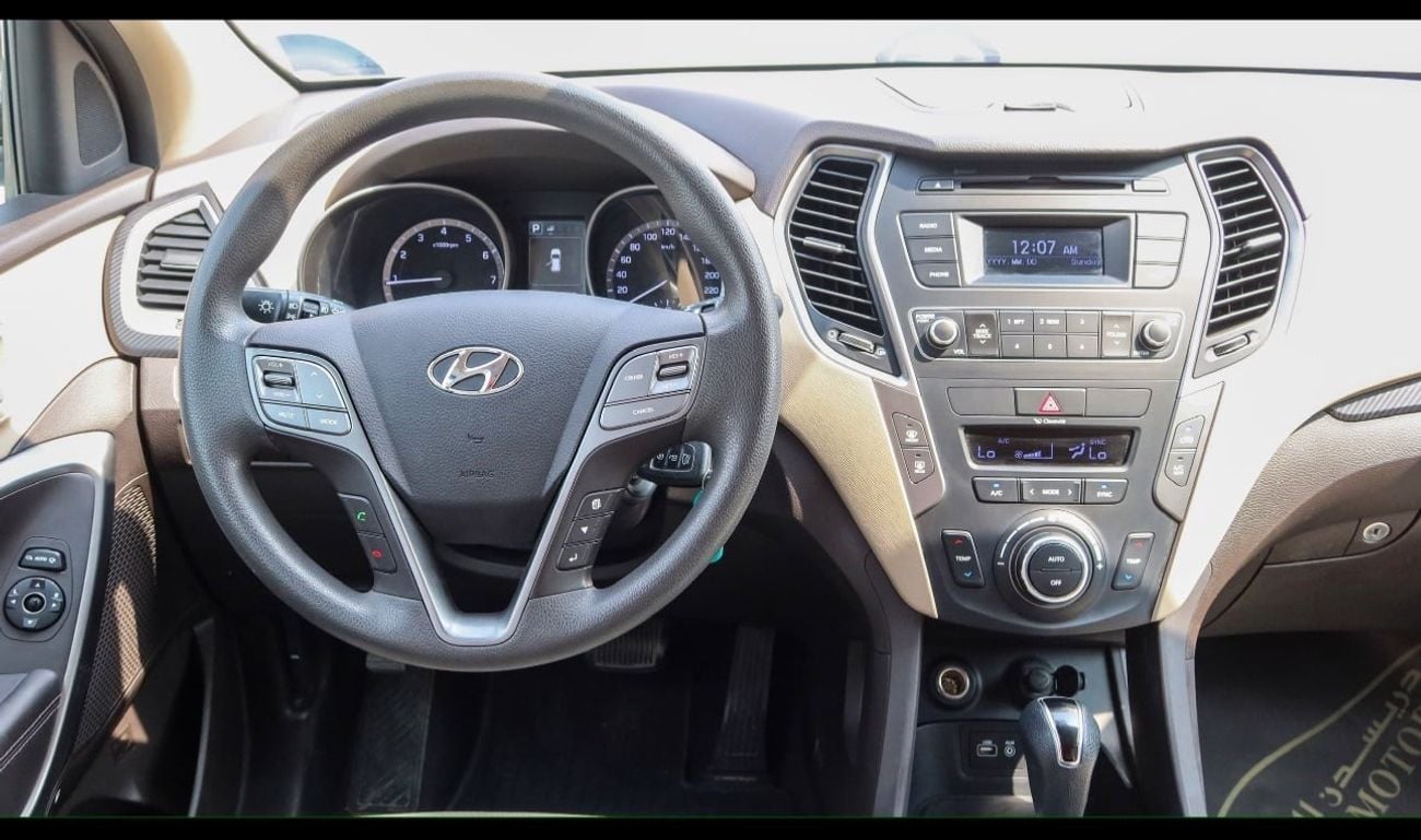 Hyundai Santa Fe Base 3.5L