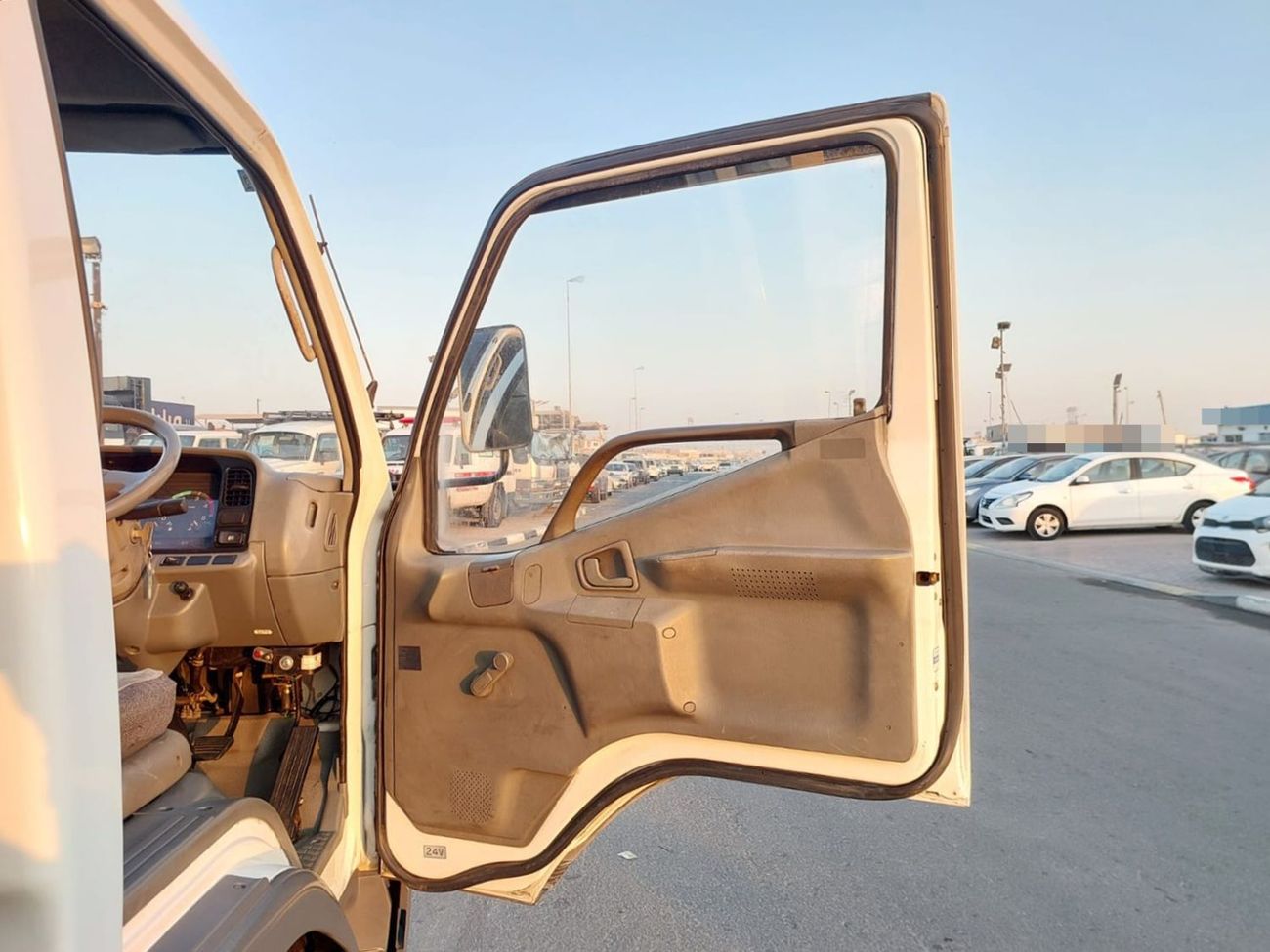 Mitsubishi Fuso Canter MITSUBISHI CANTER ALUMINIUM BODY TRUCK RHD 1994 MODEL 4.5 L DIESEL MANUAL(PM02115)