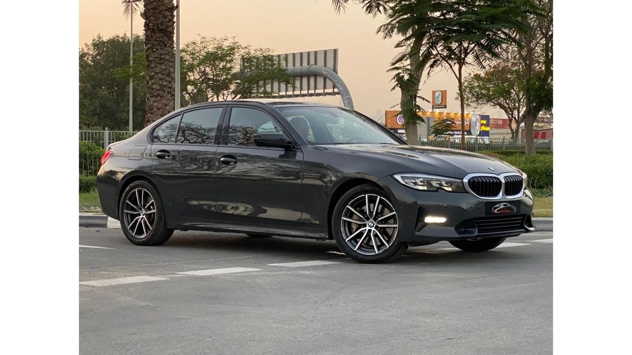 BMW 330i Exclusive GCC SPECS - TURBO CHARGE FULL SERVICE HISTORY - WELL MAINTAINED CAR