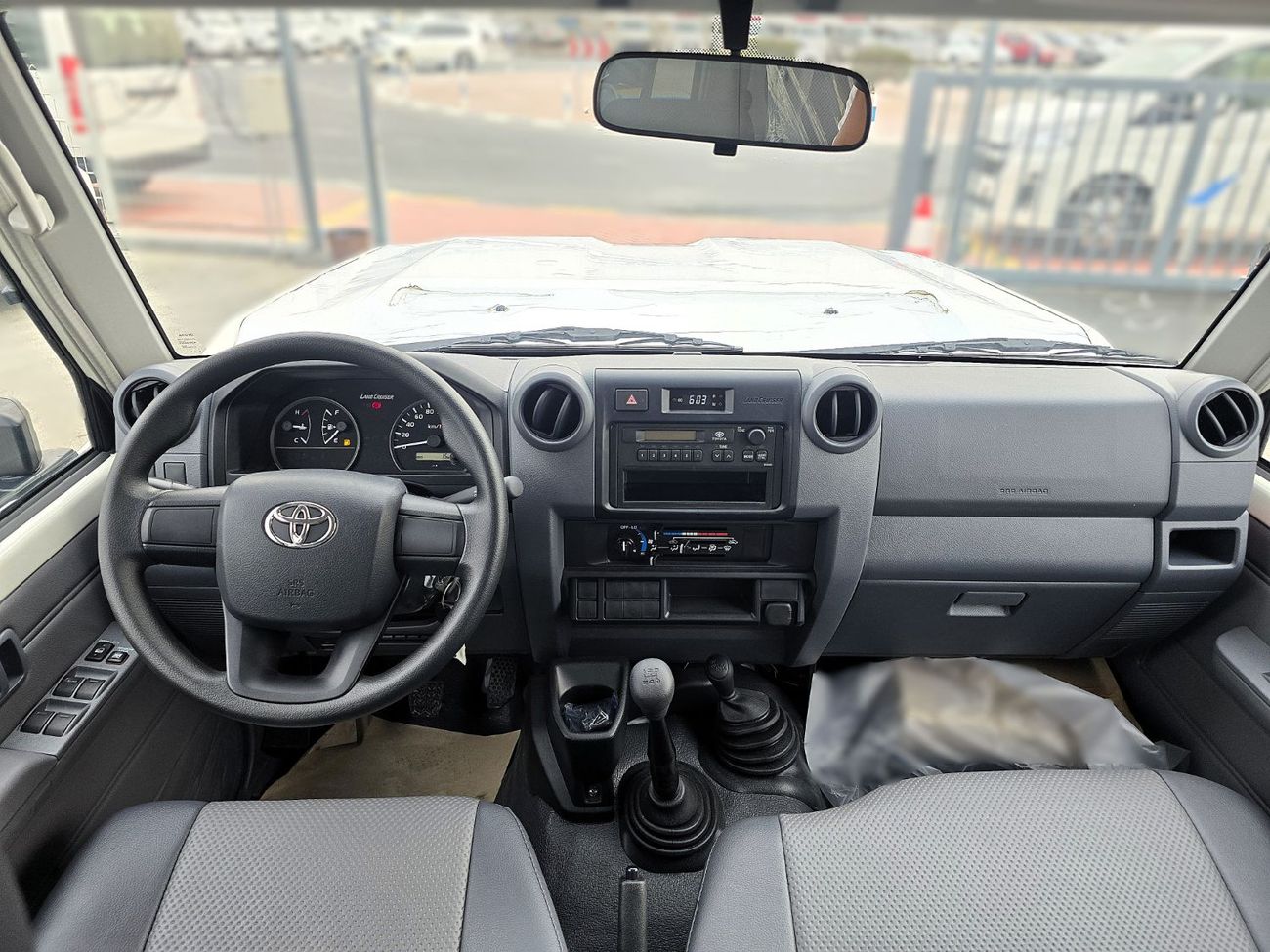 تويوتا لاند كروزر 70 Toyota Land Cruiser 76 4.2l M/T Diesel 4WD Whitout Def Lock , Fog light White Color 2025 Model