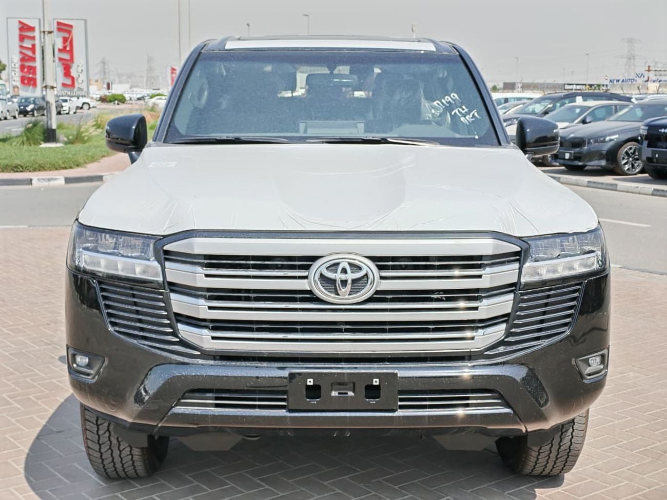 تويوتا لاند كروزر 2025 Toyota Land Cruiser LC300 GXR with Sunroof 4.0L V6 Petrol A/T 4WD Export Only