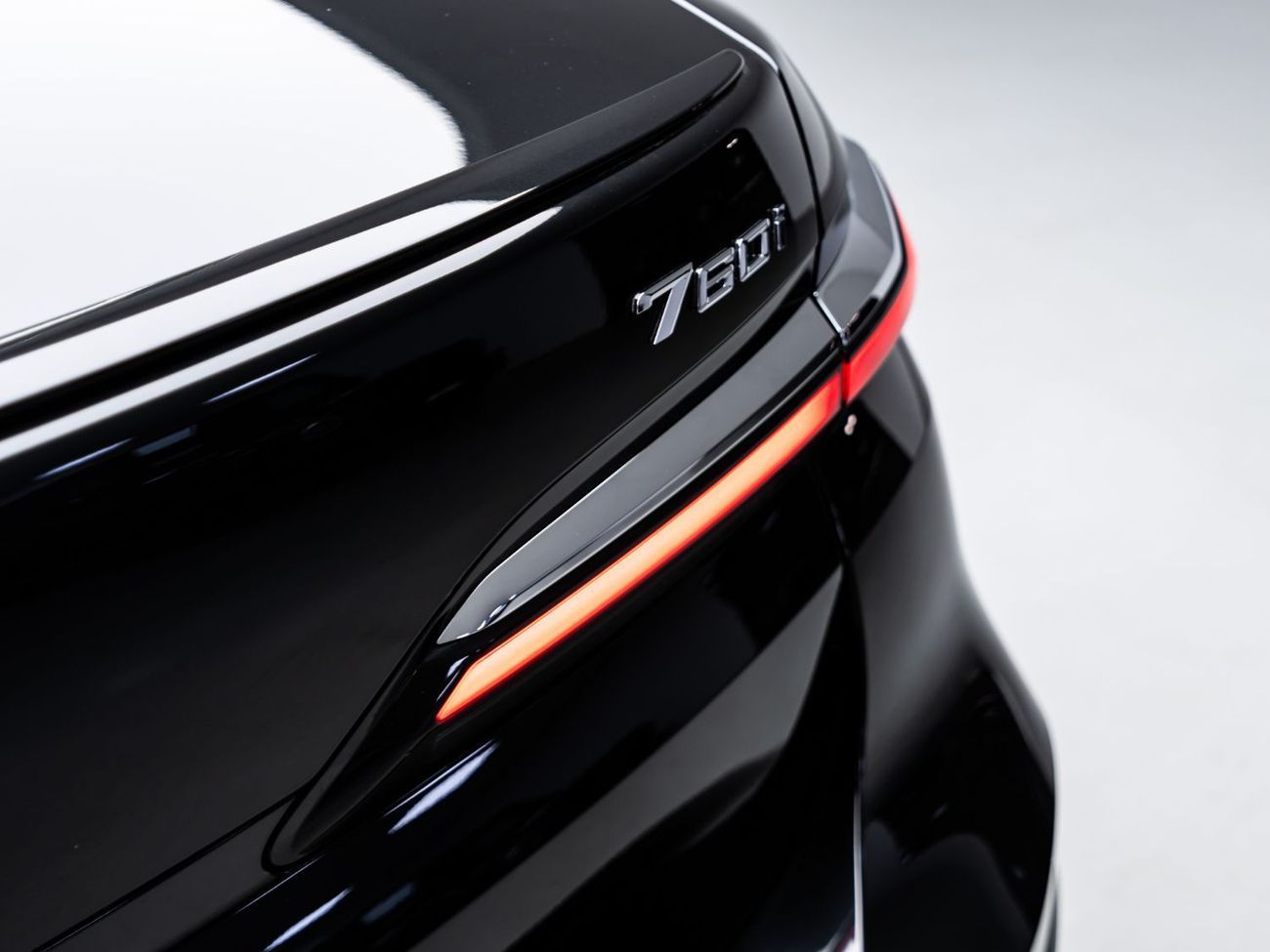 بي أم دبليو 760Li 2024 BMW 760Li, 4.4 V8, 4WD, 536bhp, 8 Speed Automatic