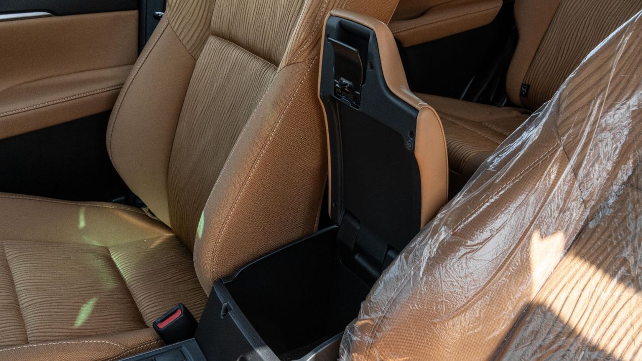 تويوتا فورتونر 2025 Toyota Fortuner 4.0L AT Petrol (White-Tan) (Qatar Spec)