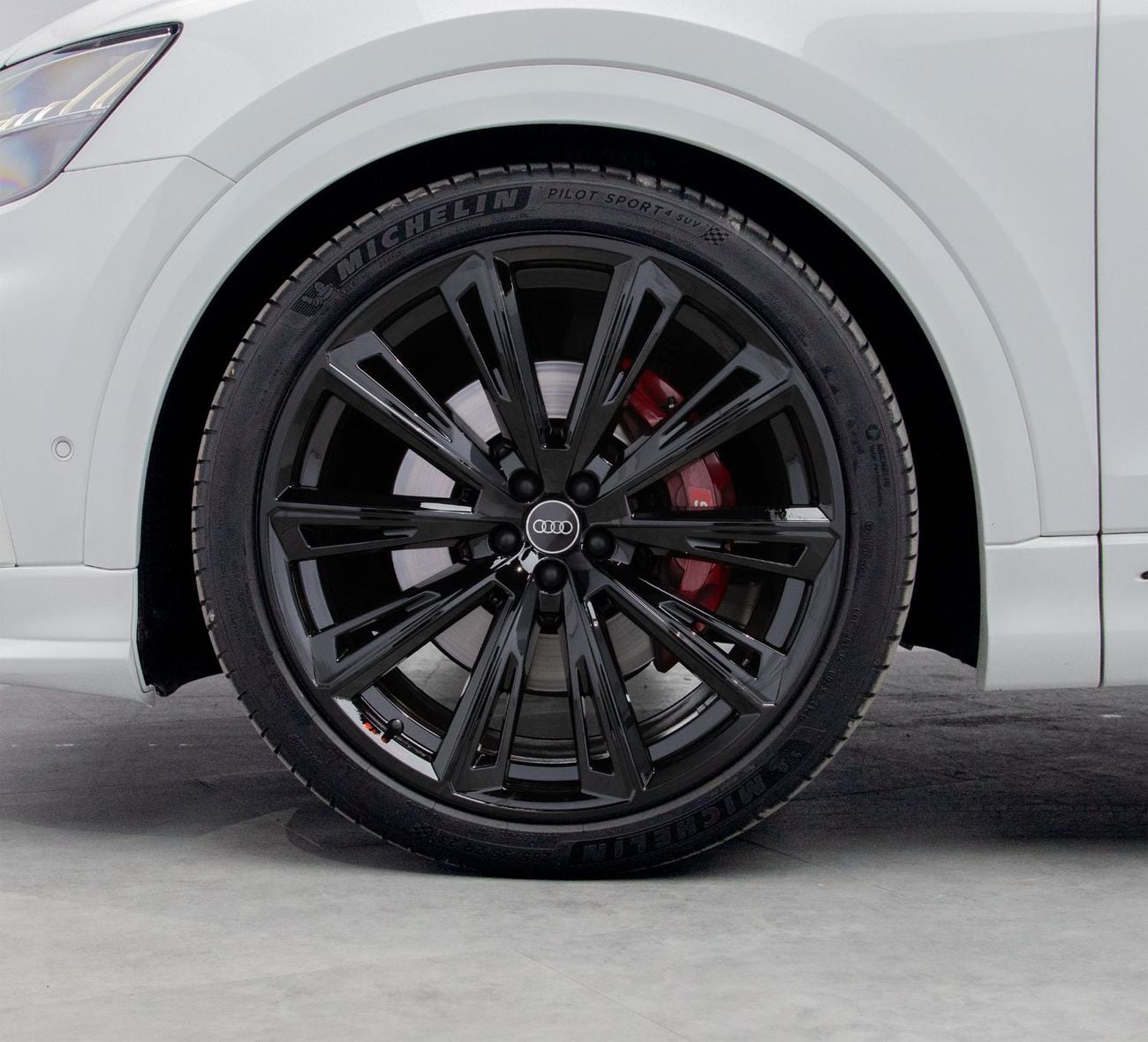 أودي SQ8 4.0 TFSI quattro (507 HP)