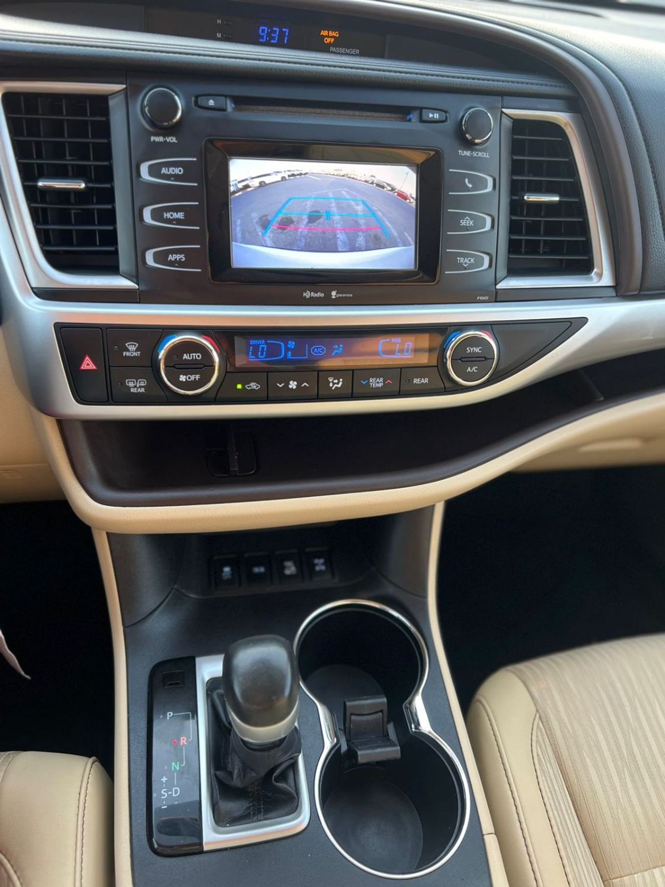 تويوتا هايلاندر 2015 Toyota Highlander LE+ Plus 3.5L V6 - Interior Beige - 7 Seater 4x4 AWD - Electric Seat With Big