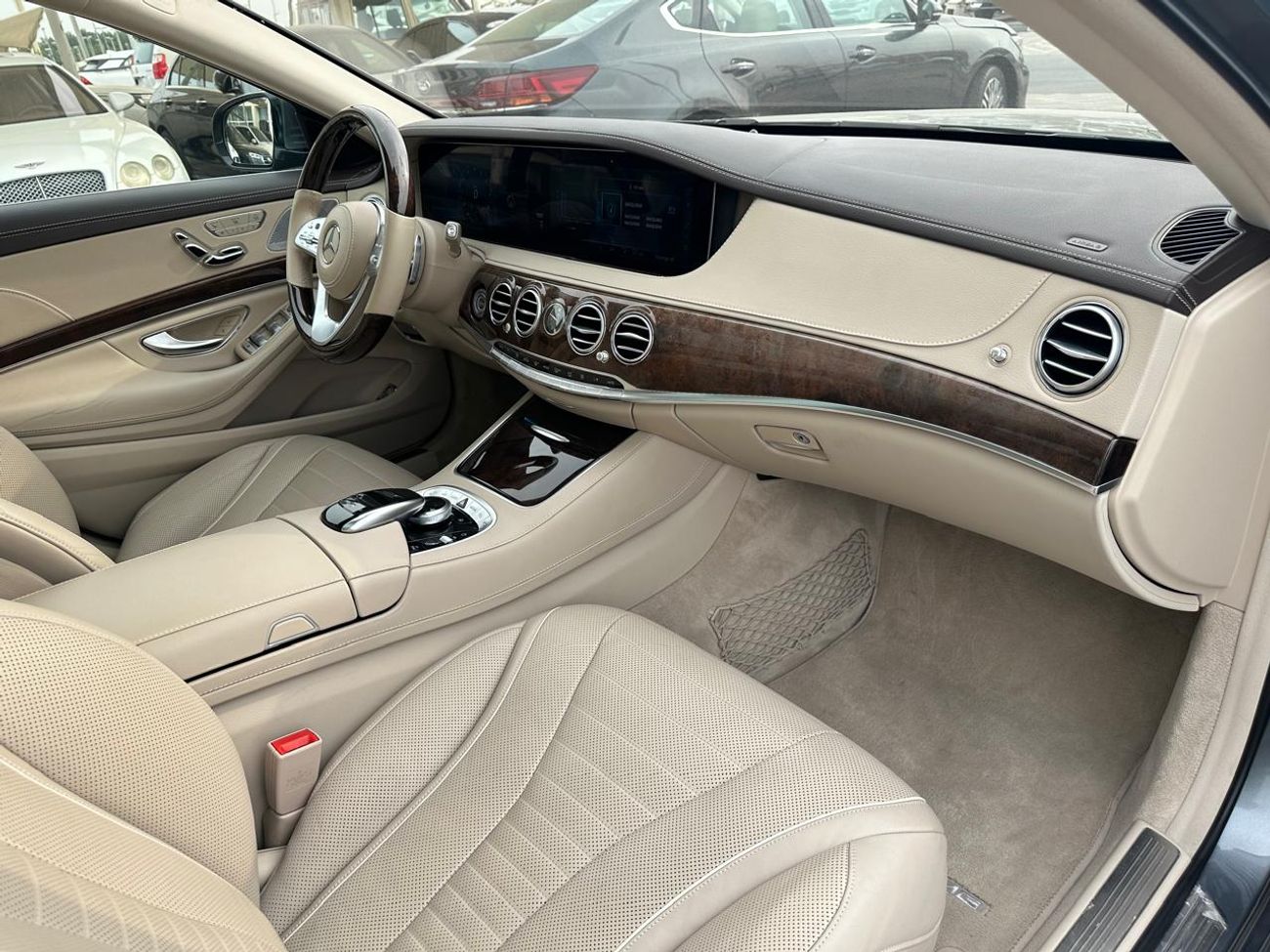 مرسيدس بنز S 560