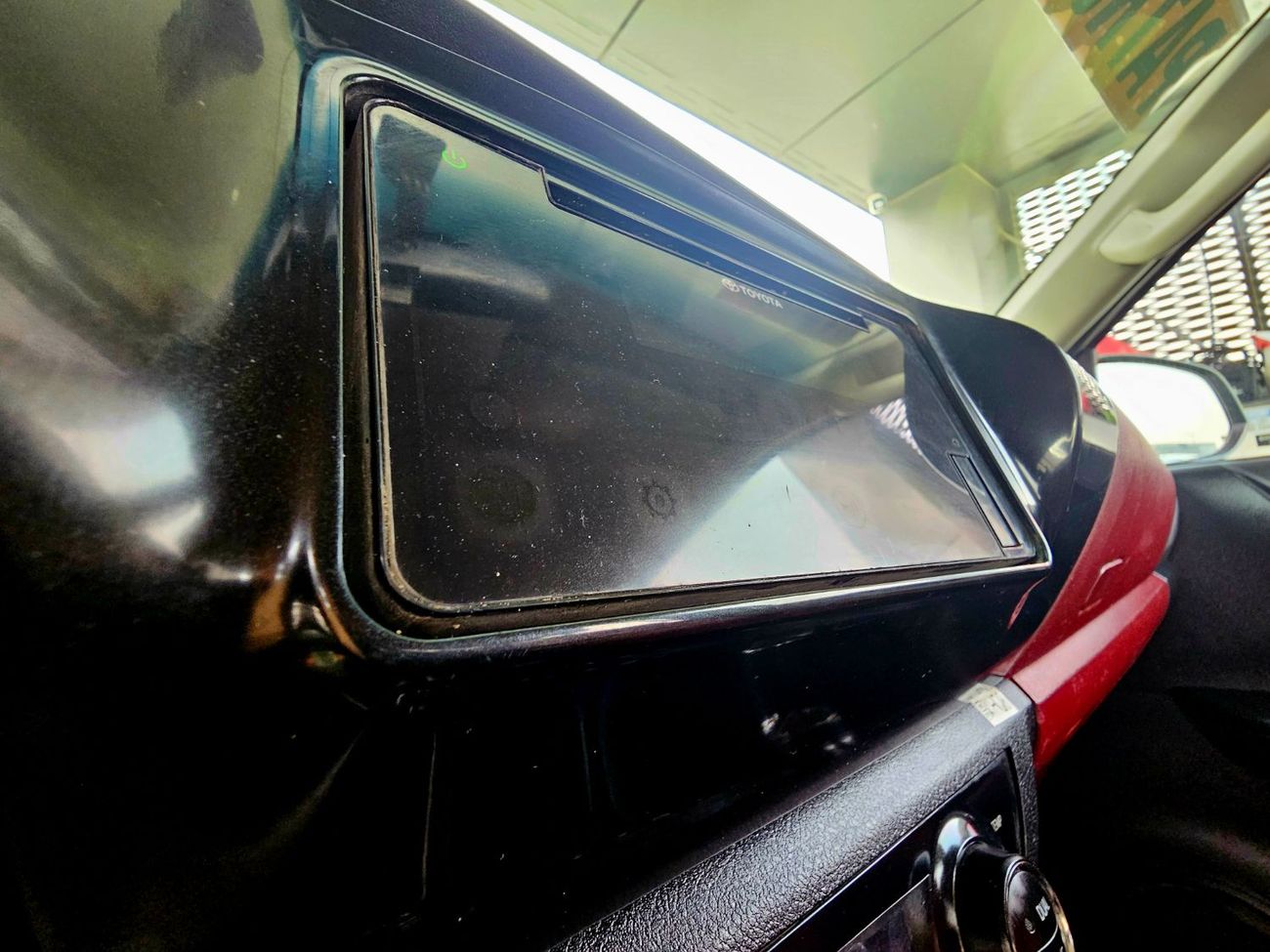 تويوتا هيلوكس SR5 PATROL/ AUTOMATIC/ AUTO WINDOWS/ WIDE BODY/ LOW MILEAGE