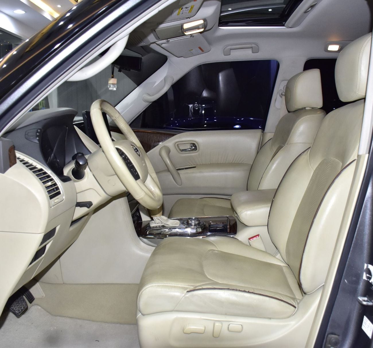 Nissan Patrol LE TITANIUM EXCELLENT DEAL for our Nissan Patrol Titanium V8 ( 2018 Model ) in Grey Color GCC Specs