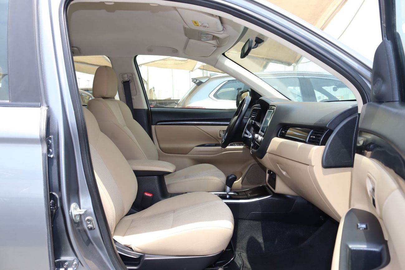 Mitsubishi Outlander GLX Basic MITSUBISHI OUTLANDER 2020  ACCIDENTS FREE - GCC - 7STR - 4WD - ORIGINAL PAINT - PERFECT CO