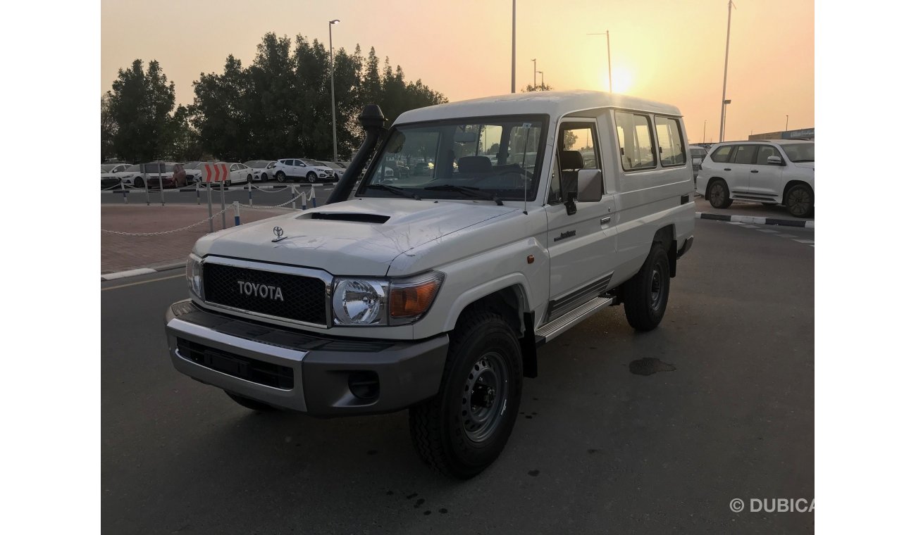 Toyota Land Cruiser HARDTOP (70 SERIES) 4X4 4.5L V8 DIESEL