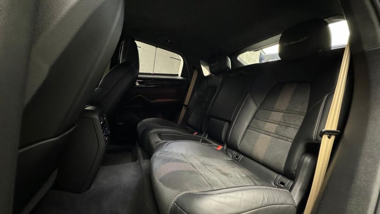 Porsche Cayenne Gcc warranty servis available Gcc low mileage