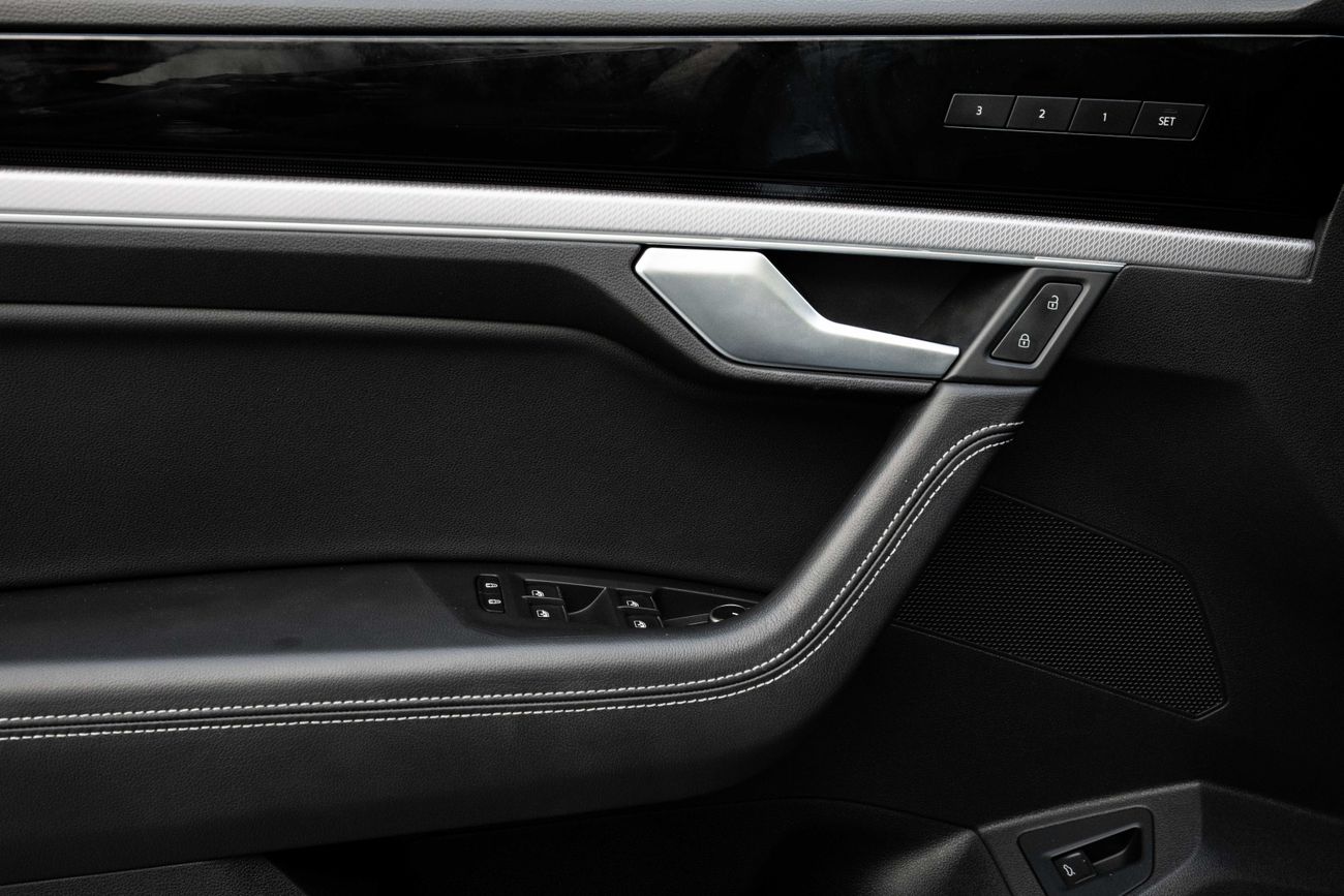 فولكس واجن طوارق 3,134 P.M | 0% Downpayment | TOUAREG R LINE | AGENCY WARRANTY!