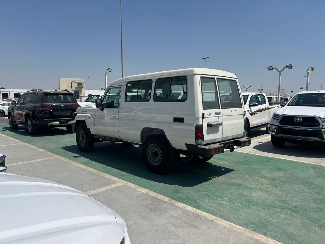 Toyota Land Cruiser 70 LX 2.8L  LX 2.8L