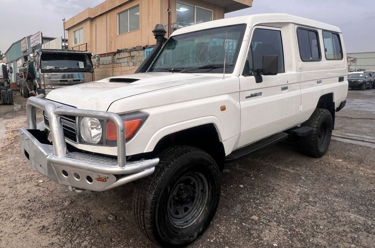 تويوتا لاند كروزر Diesel Engine ,Right Hand Drive  3 Doors Hardtop ,2011 Model