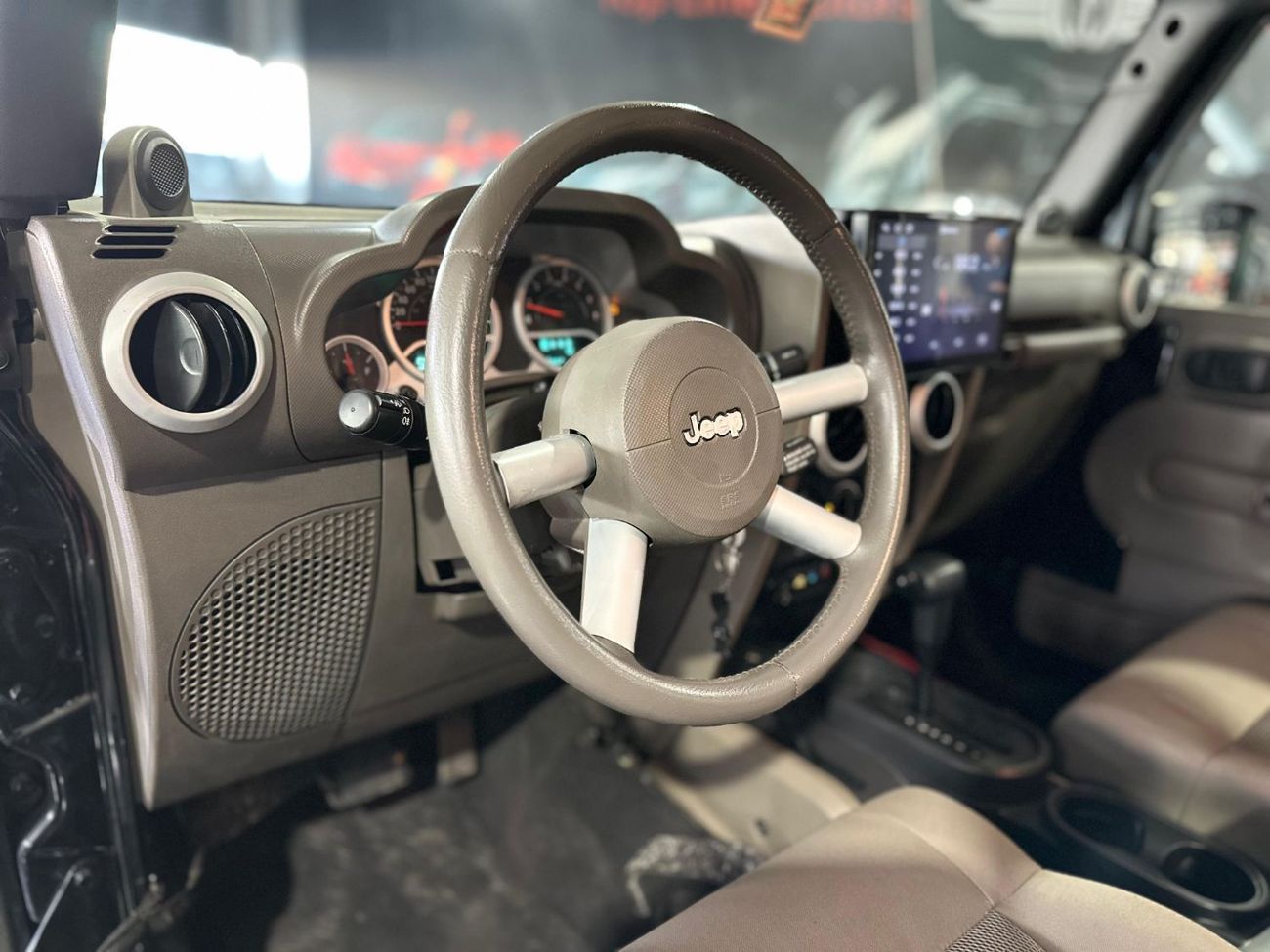 جيب رانجلر Sahara 3.6L A/T