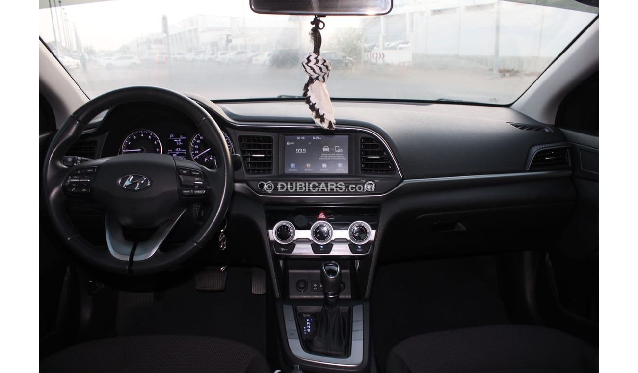 هيونداي إلانترا هيونداي إلنترا 2019 خليجي بحالة ممتازة بدون صبغ بدون حوادث نظيفه جدا من الداخل والخارج