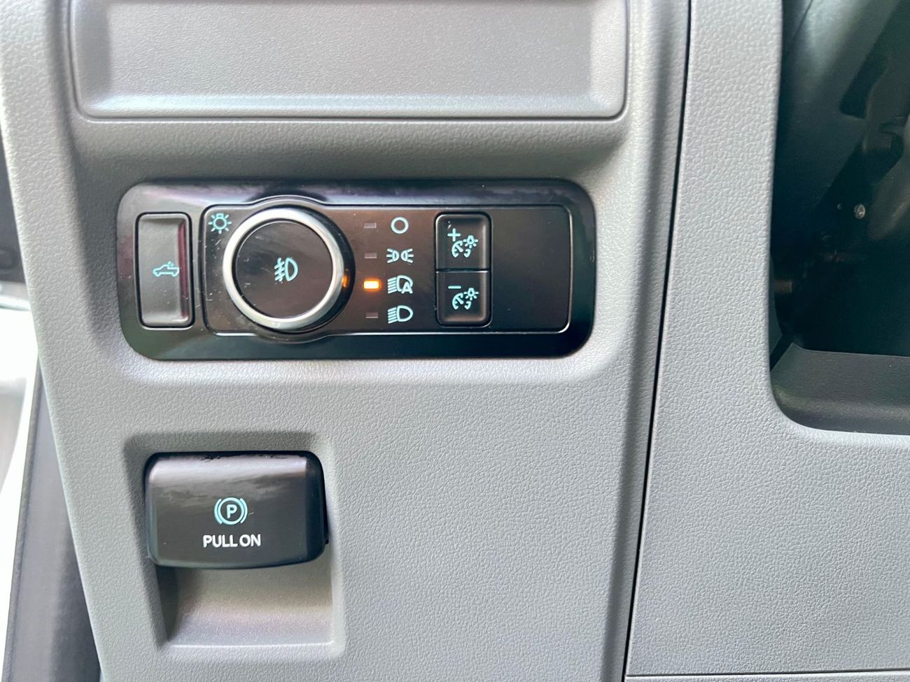 فورد F 150 XLT 5.0L Crew Cab Utility warranty one year bank financie available