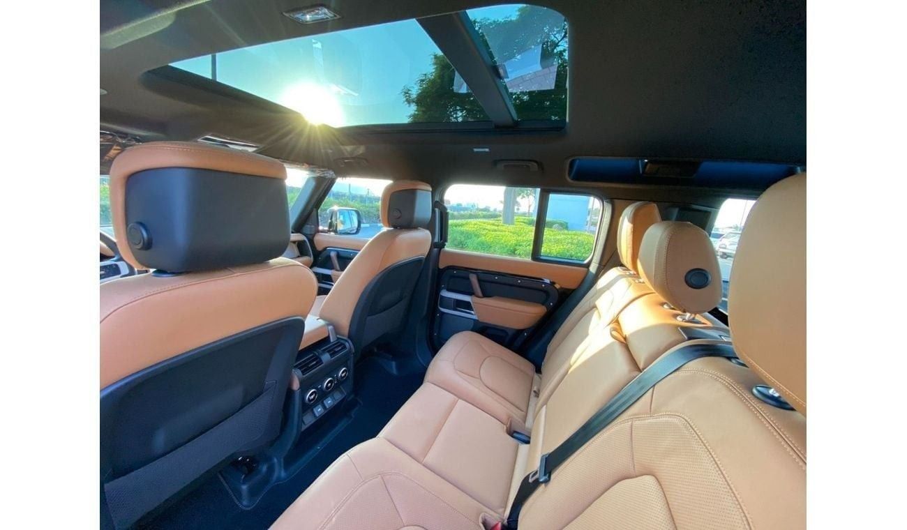 Land Rover Defender 110 HSE P400 3.0L GCC SPEC BRAND NEW UNDER WARRANTY AND SERVICE CONTRACT