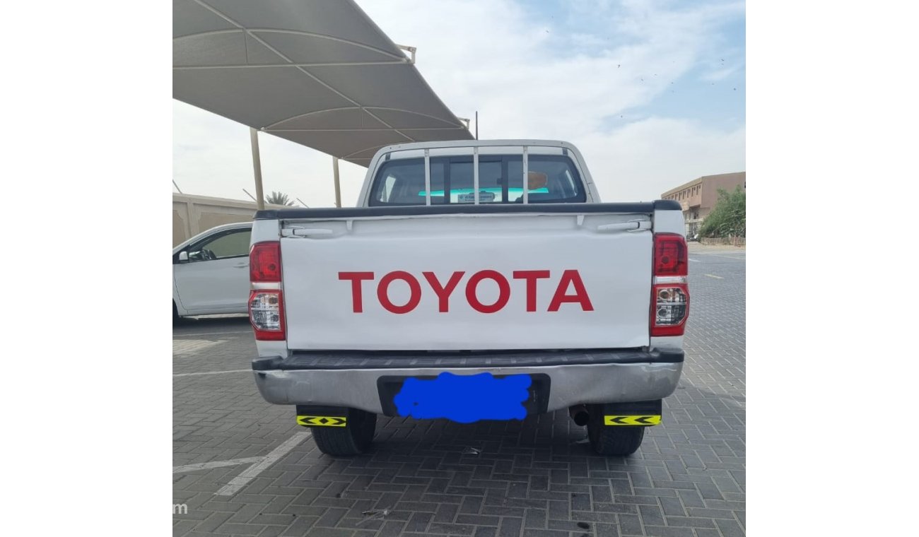 تويوتا هيلوكس 2.7L Petrol, M/T, CD Player, Fabric Seats, Power windows ( LOT # TH12)