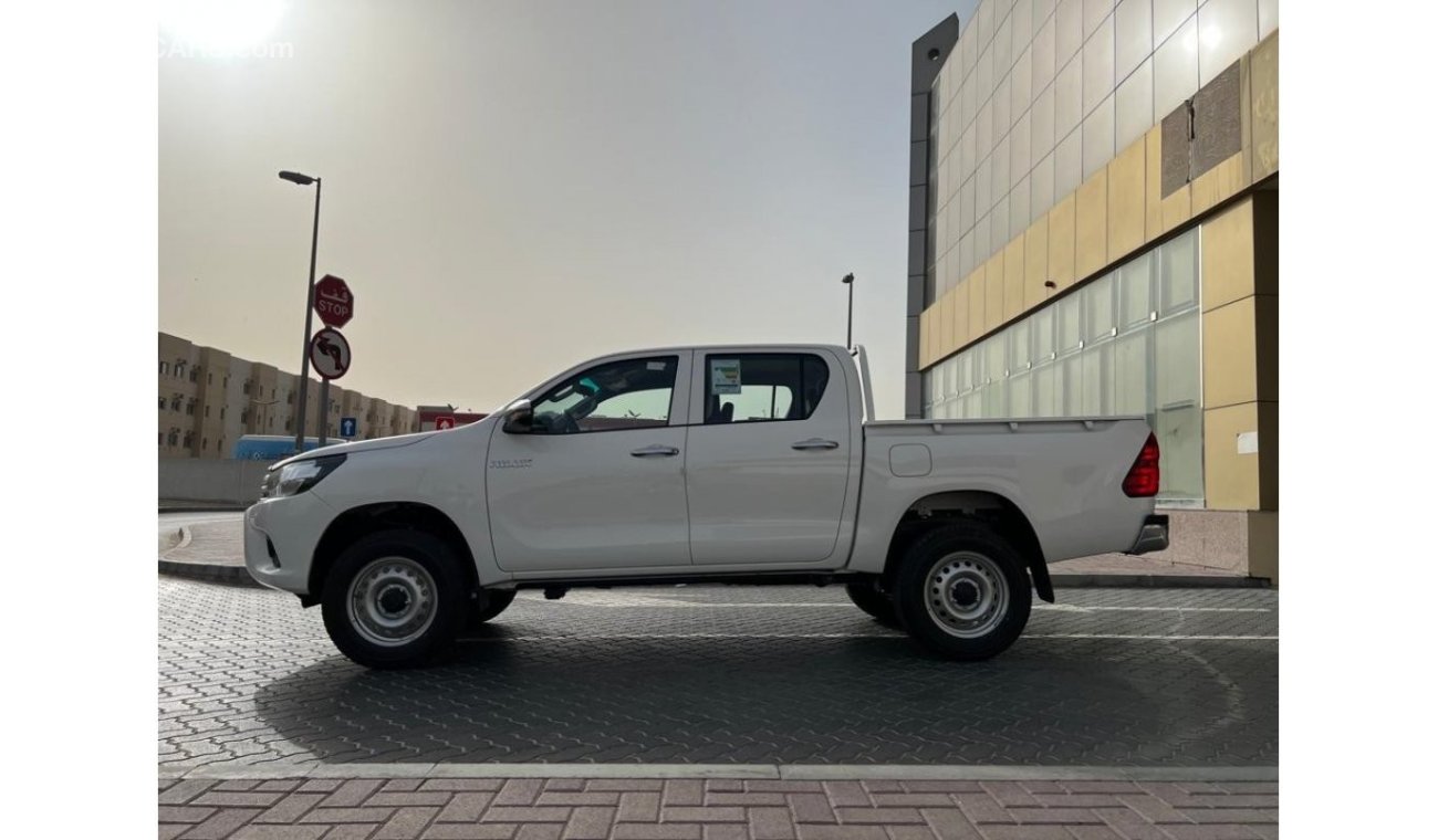 تويوتا هيلوكس TOYOTA HILUX BASIC M/T POWER WINDOWS 2.4L MODEL 2023 GCC SPECS (EXPORT ONLY)