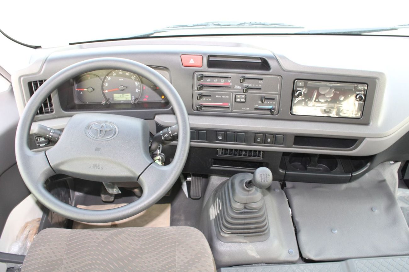 تويوتا كوستر 2.7L (23-Seater)