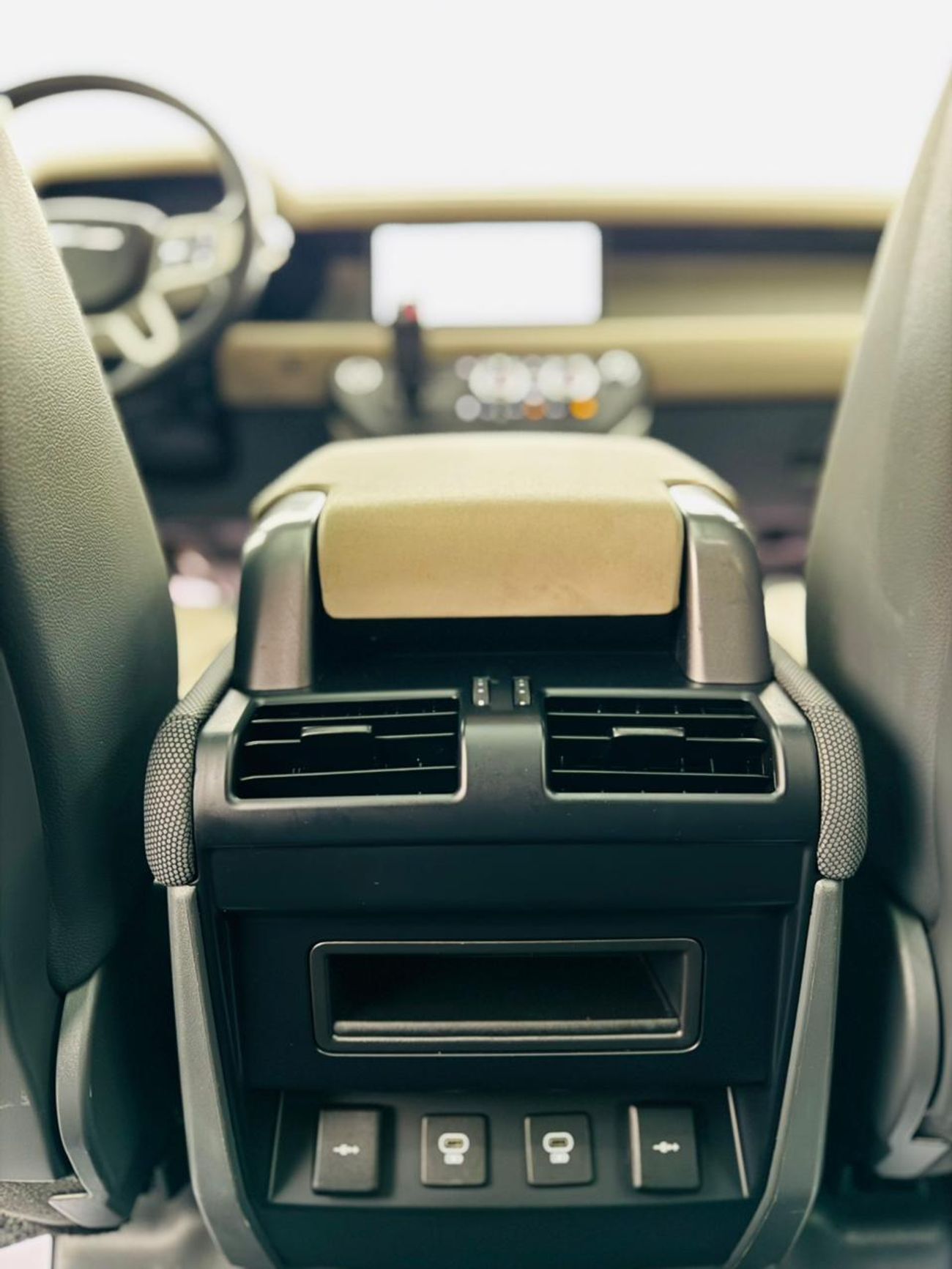 لاند روفر ديفندر P400 110 X-Dynamic HSE 3.0L (5 Seater)