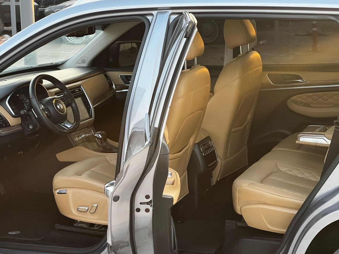 أم جي RX8 لاكجري