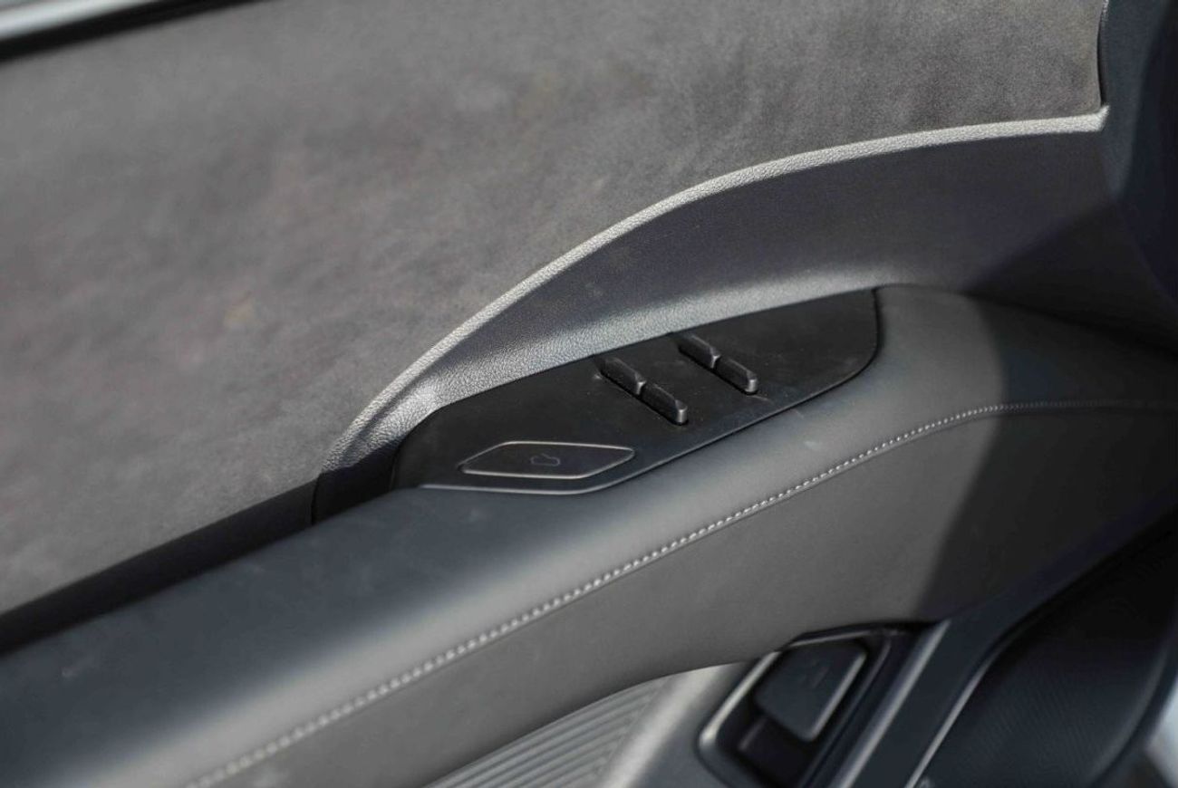 Ji Yue 01 MAX - White inside Black | Export Only