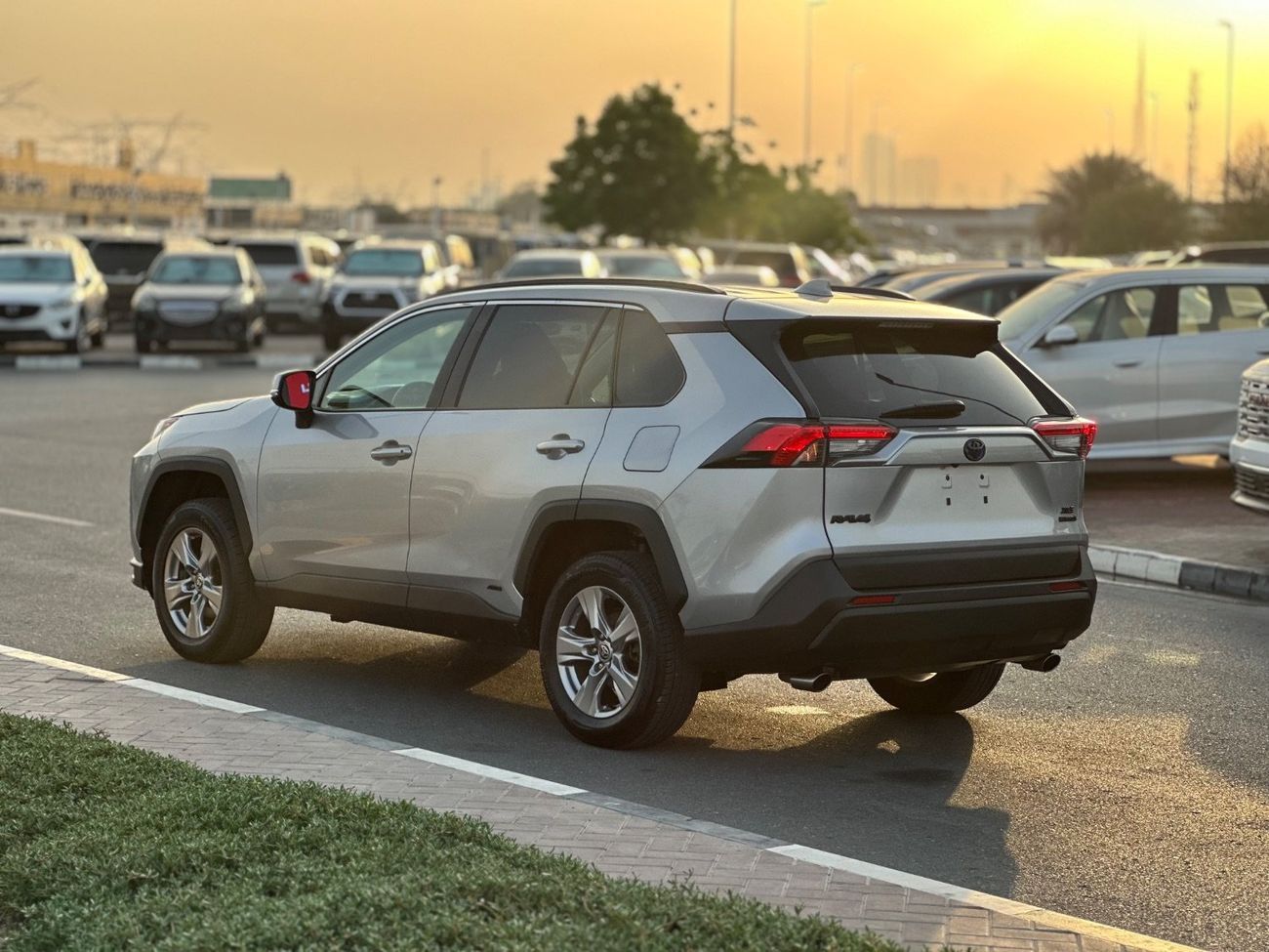 تويوتا راف ٤ XLE 2.5L