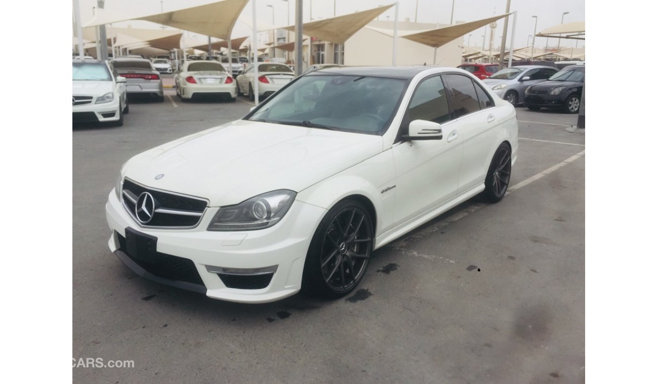 مرسيدس بنز C 63 AMG مرسيدس C63AMG موديل 2012 السياره حاله الوكاله فل اوبشن صبغه وكاله فل اوبشن كراسي جلد وفتحه نفيجشن حس