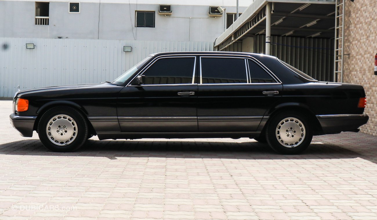 Mercedes-Benz 560 SEL