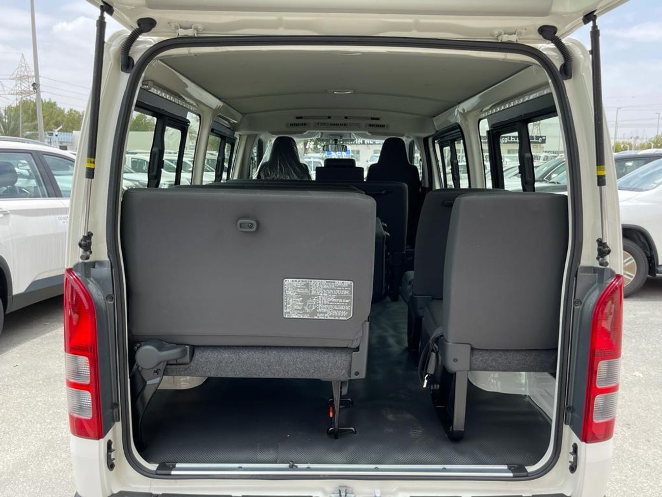 تويوتا هاياس toyota hiace 2025 standardroof  103000aed export