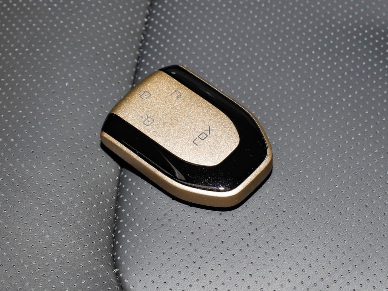 ROX Adamas VIP 6 Seat Black Edition