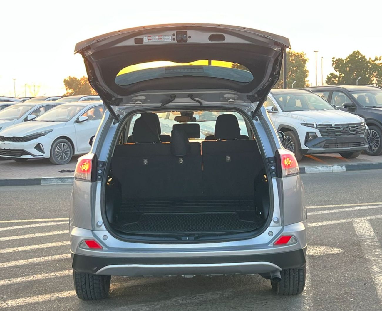 Toyota RAV4 2018 Toyota RAV4 Hybrid XLE – Full Option – 2.5L V4 – AWD 4x4 – Sunroof –