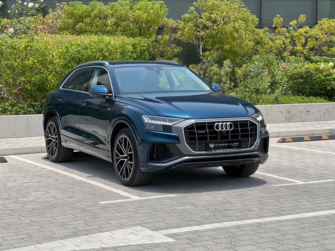 Audi Q8 55 TFSI quattro S-Line 3.0L (336 HP)