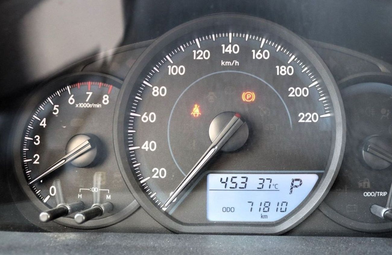 تويوتا يارس SE خالية من الحوادث - خليجي - صبغة وكالة - مكينة 1500 سي سي - السيارة بحالة الوكالة من الداخل والخار