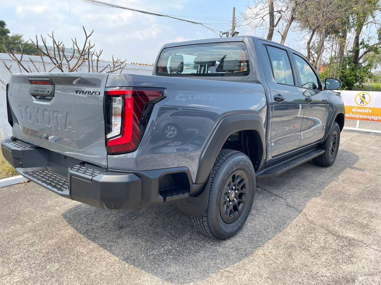 تويوتا هيلوكس Toyota travo manual gear RHD diesel engine