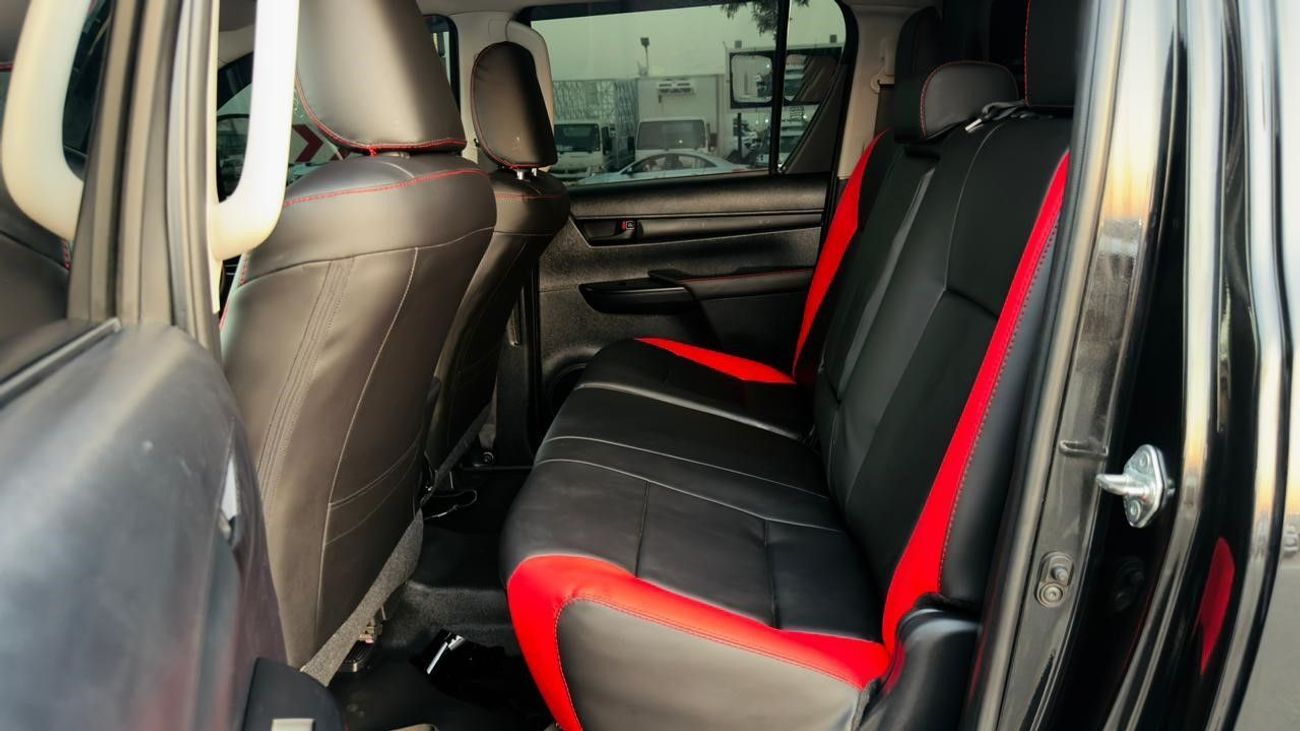 Toyota Hilux HEAVY OFF ROAD MODIFIED | BULL BAR WITH FOCUSED LIGHTS | DOUBLE CABIN | POWER SEATS | AUTO | 2020