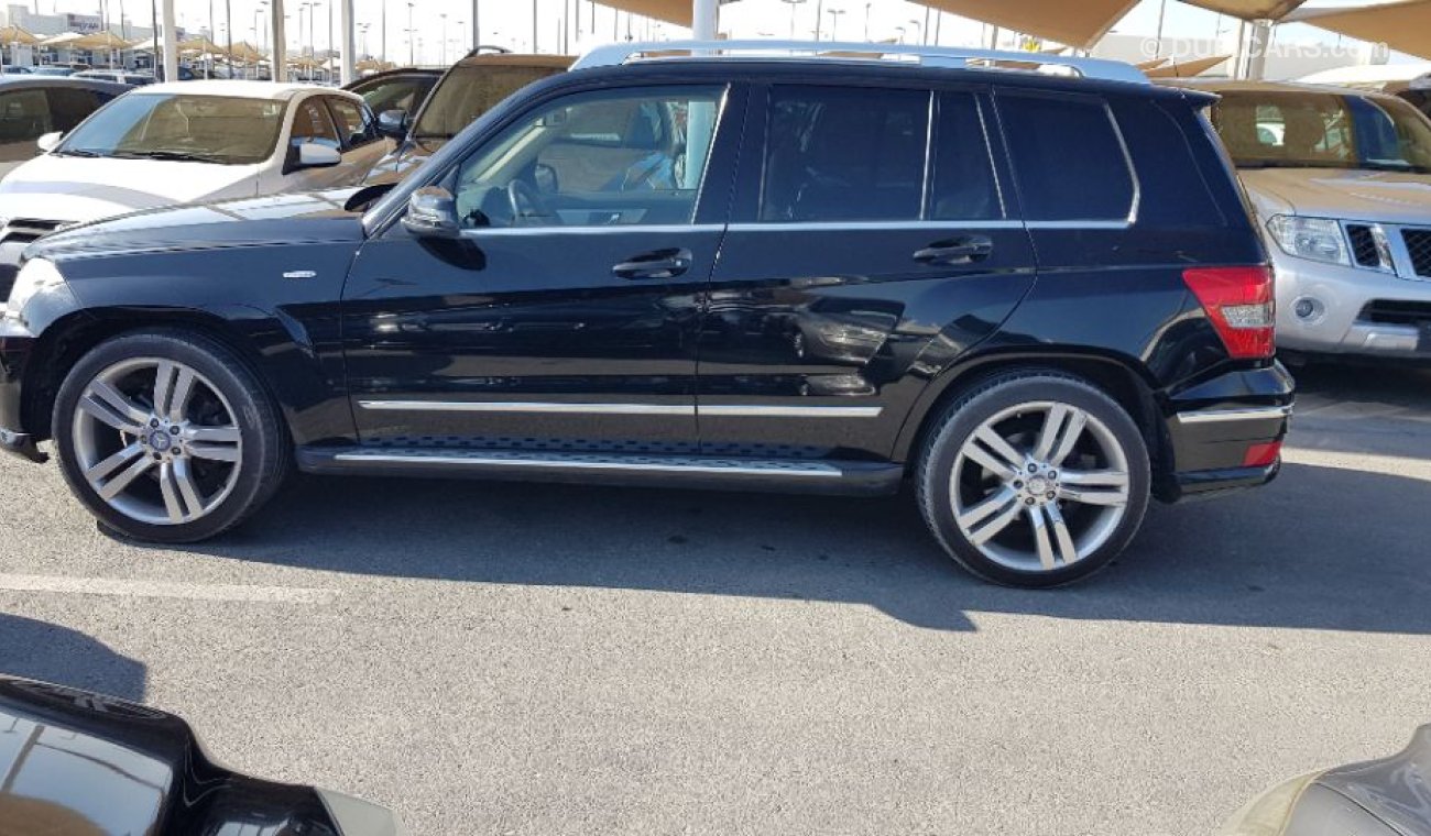 مرسيدس بنز GLK 300 2011 gulf specs Full options panorama roof