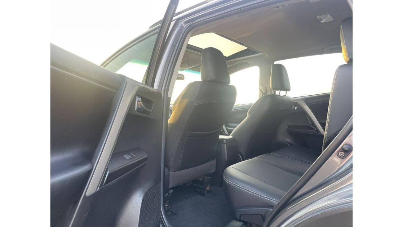 Toyota RAV4 2018 Toyota Rav4 2.5L V4 - Push Start and Auto Trunk Full Option With 2 keys -