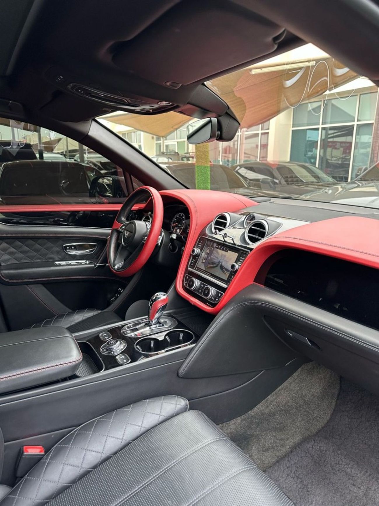 بنتلي بينتايجا BENTLEY BENTAYGA W12 GCC 2017 FULL OPTION ORIGINAL PAINT PERFECT CONDITION